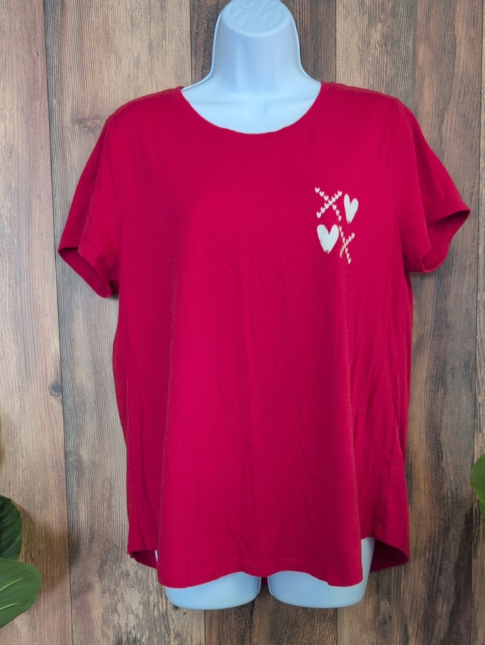 Sonoma Red Short Sleeve Tee with Heart Motif L M375